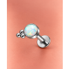 ADORA OVELIA Opal Silver – strieborný titánový labret ASTM F136 s okrúhlym dúhovým opálom, tromi dekoratívnymi guľôčkami a plochou zadnou koncovkou.